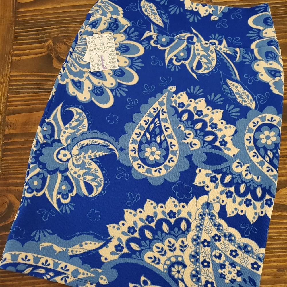 Lularoe Cassie skirt large